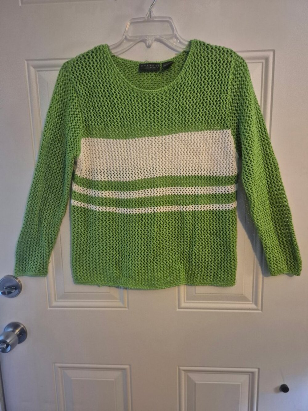 Fun Green Sweater. Petite Medium. Relativity.